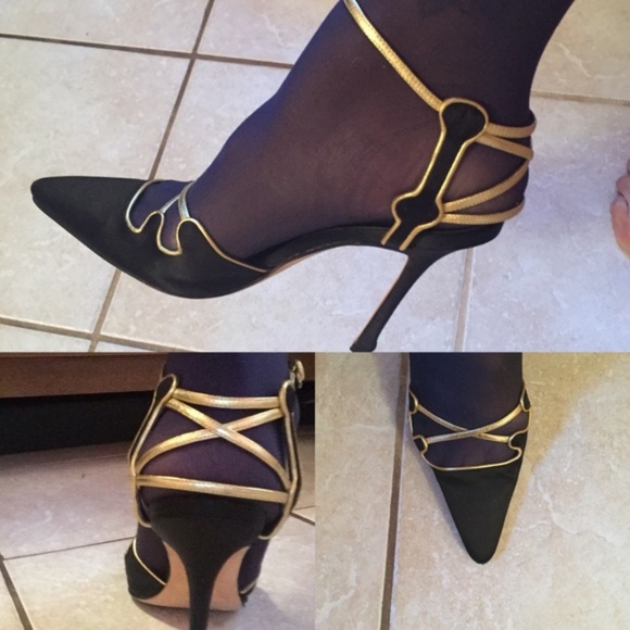Manolo Blahnik Gold and black satin shoes - Picture 8 of 8